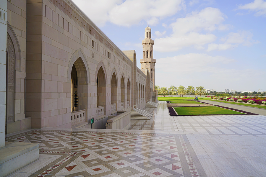 photo of oman, muscat, sultan quaboos grand mosque and indian ocean in Muscat