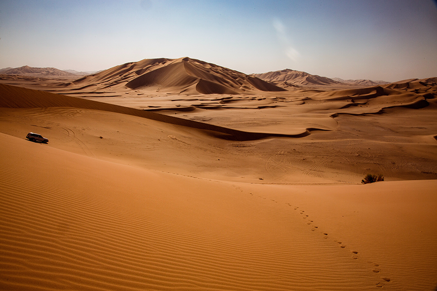 photo of oman, rub al-khali, sand and desert in Oman